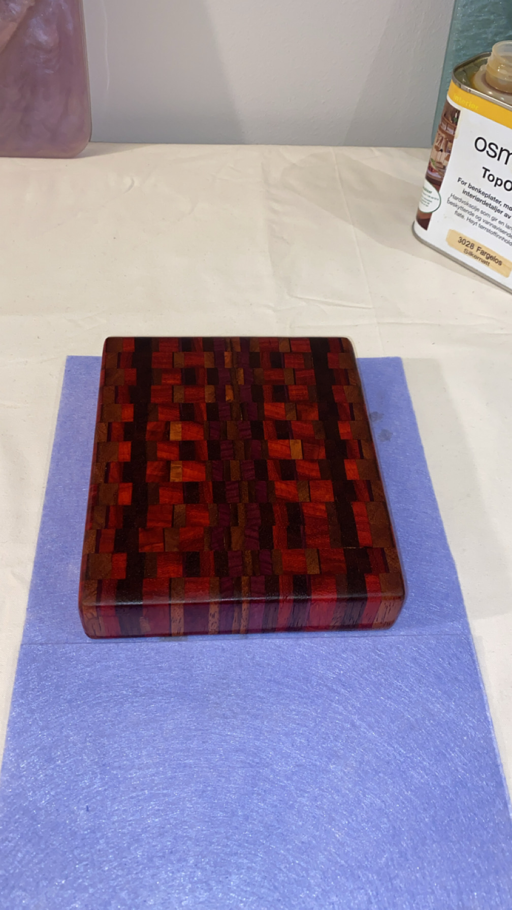 Endeved skjærefjøl  15 x 13 x 3 cm,  2.000 kr